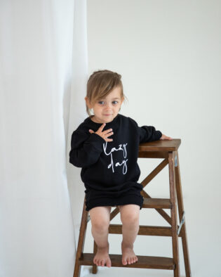 Mädchen Sweatkleid mit lustigem Spruch „Lazy Day“ Pullover-Kleid mit Taschen in Schwarz